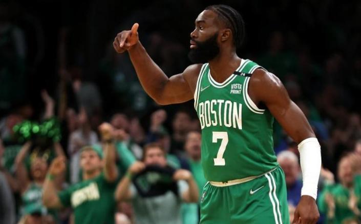  巴特勒全面发挥热火客场击败凯尔特人缩小分差